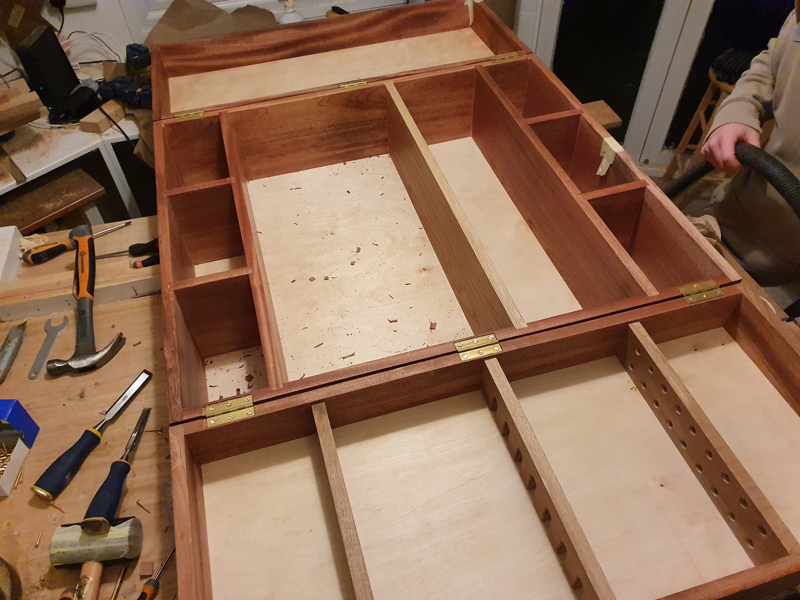 tool-cabinet-1